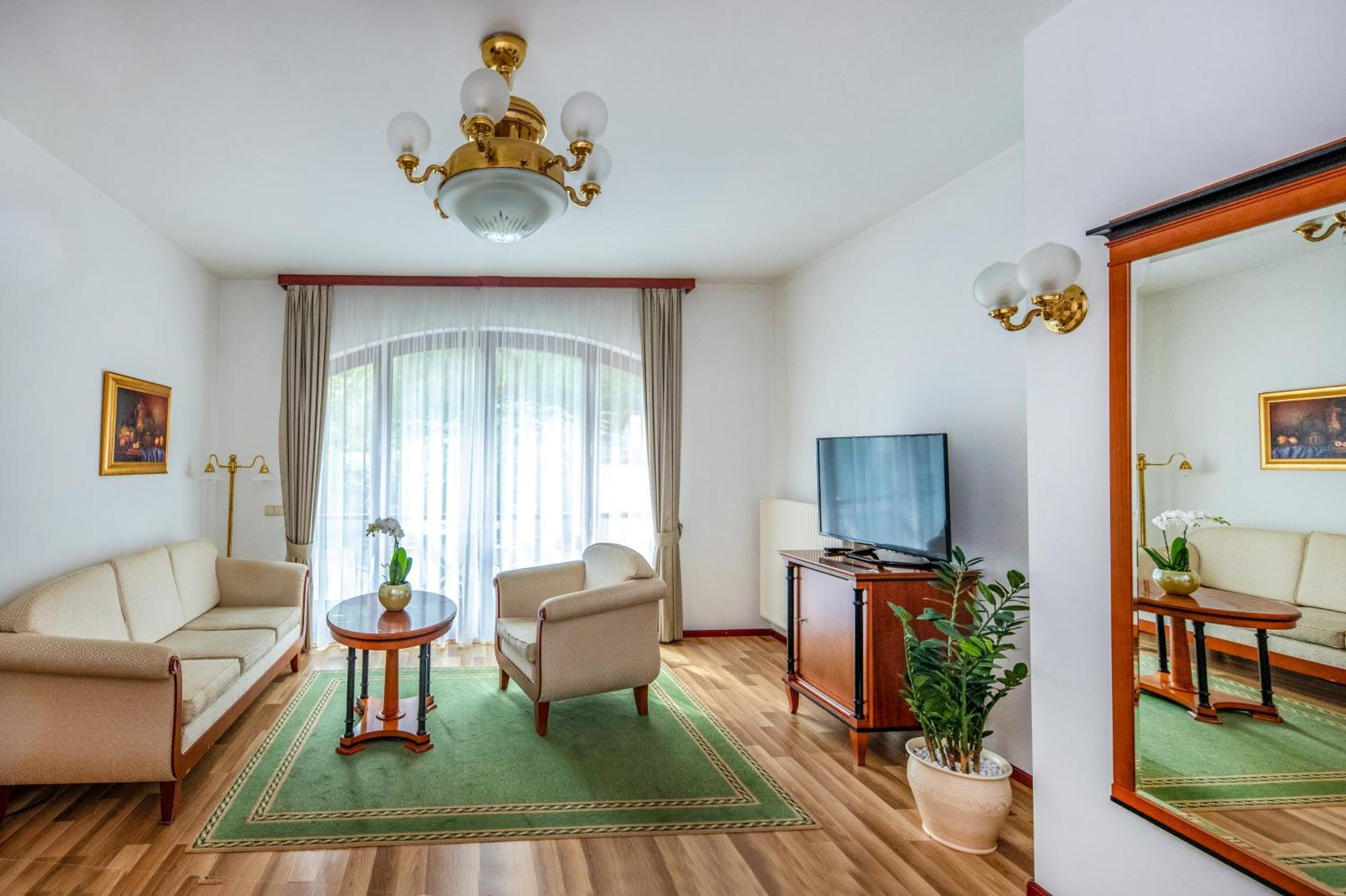 Szarvaskut Hotel Зірц Екстер'єр фото